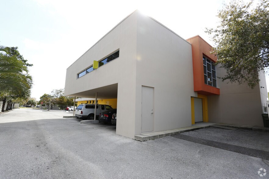 More Photos Of 1620 N Tamiami Trl, Sarasota General Retail For Sale