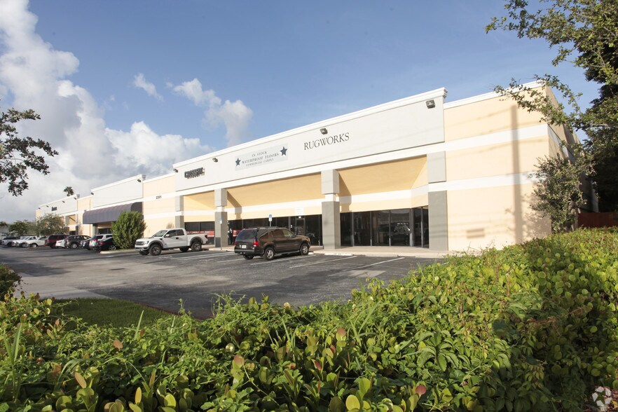 Primary Photo Of 2201 N Andrews Ave, Pompano Beach Showroom For Lease
