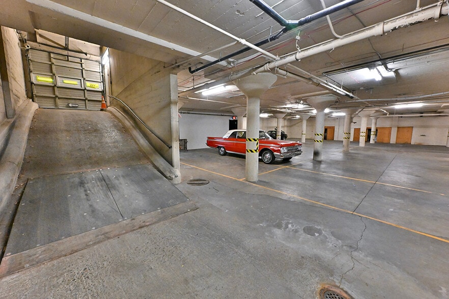 More Photos Of 530 NE Couch St, Portland Light Manufacturing For Lease