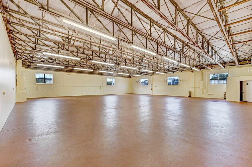 More Photos Of 117-137 Hughlett Ave, Cocoa General Retail For Sale