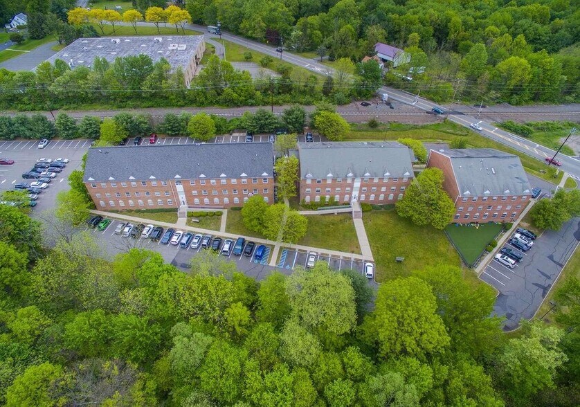 More Photos Of 63 Beaver Brook Rd, Lincoln Park Medical For Lease