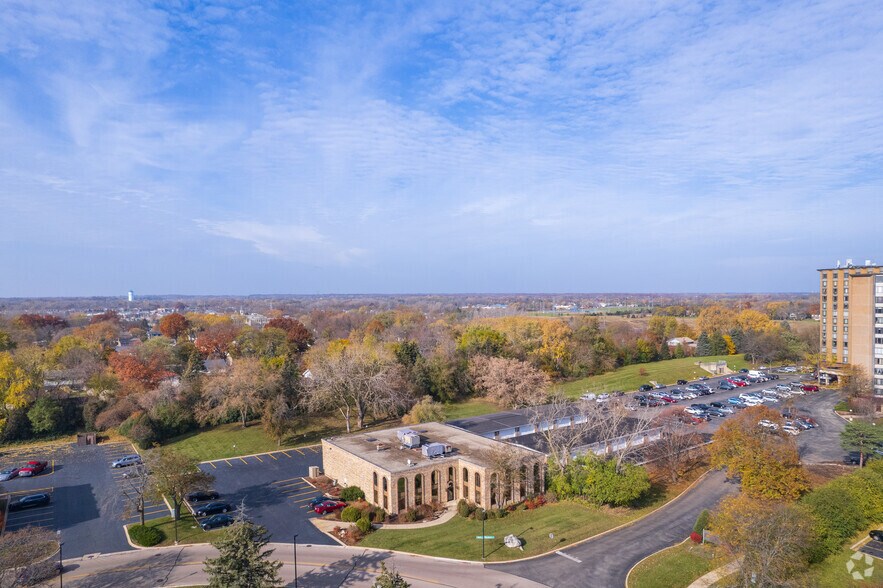 More Photos Of 625 N North Ct, Palatine Unknown For Lease