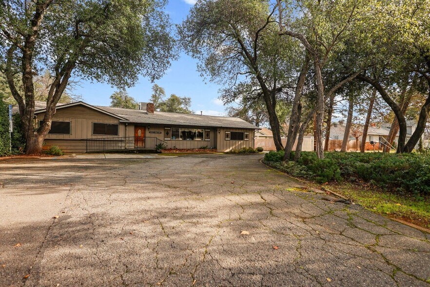 More Photos Of 2081 Victor Ave, Redding Office For Sale