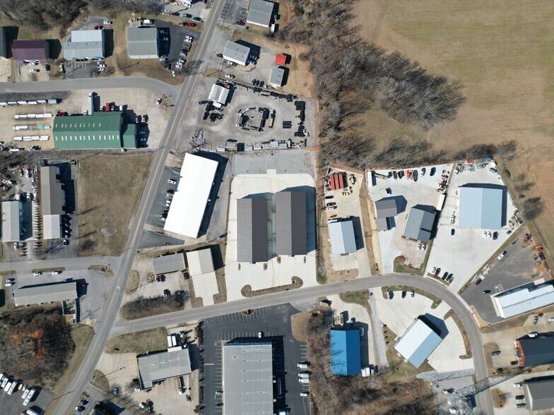 More Photos Of 100 Industrial Dr, Clarksville Warehouse For Lease