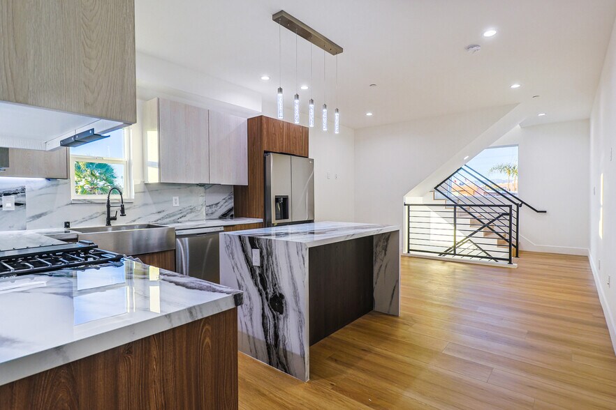 More Photos Of 4842 W 17th St, Los Angeles Apartments For Sale