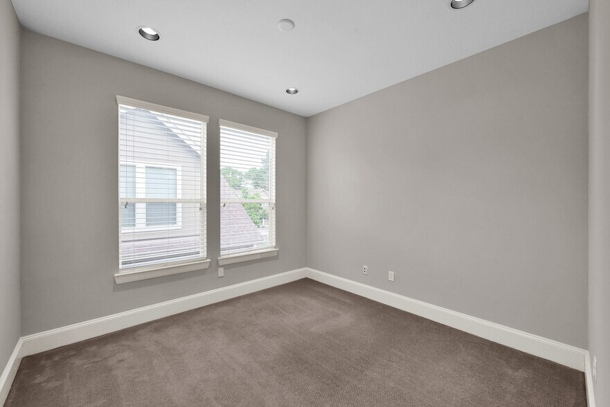 More Photos Of 25511 Budde Rd, The Woodlands Office For Lease