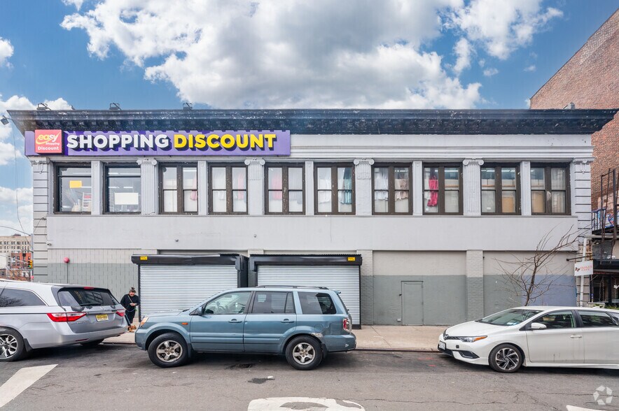 More Photos Of 2050 Amsterdam Ave, New York Storefront For Lease