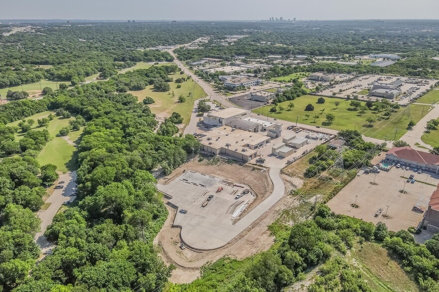 Primary Photo Of 500 Winscott Rd, Benbrook Manufacturing For Sale