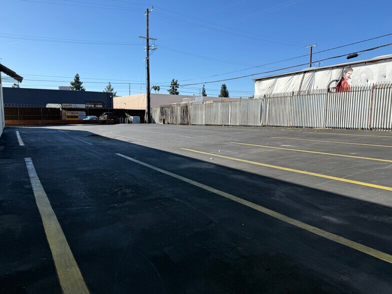 More Photos Of 8929 Oso Ave, Chatsworth Manufacturing For Lease