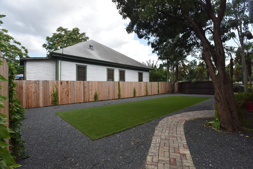 More Photos Of 1000 E Cesar Chavez St, Austin Loft Creative Space For Lease