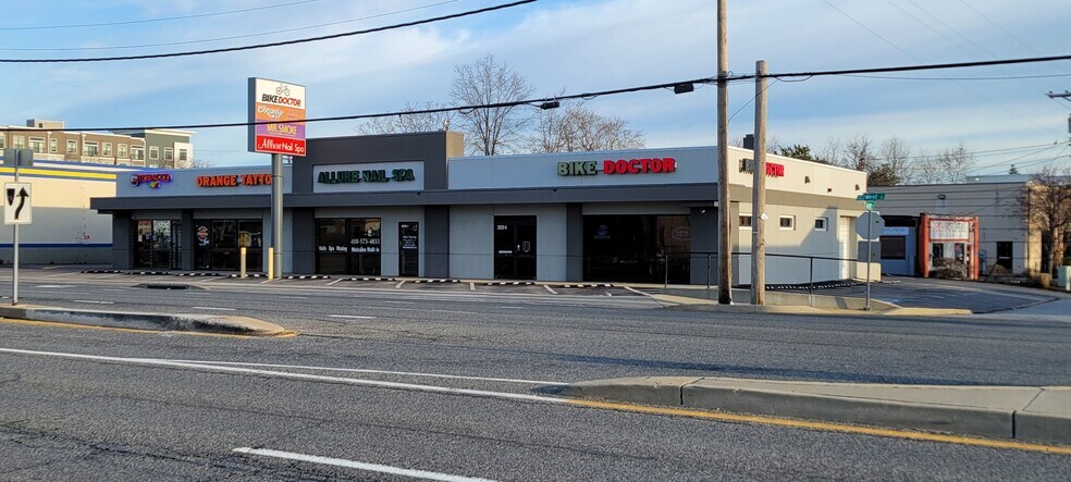 More Photos Of 2020 West St, Annapolis Unknown For Sale