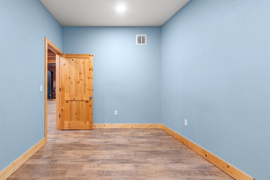 More Photos Of 1774 Riverside Dr, Suamico Freestanding For Lease