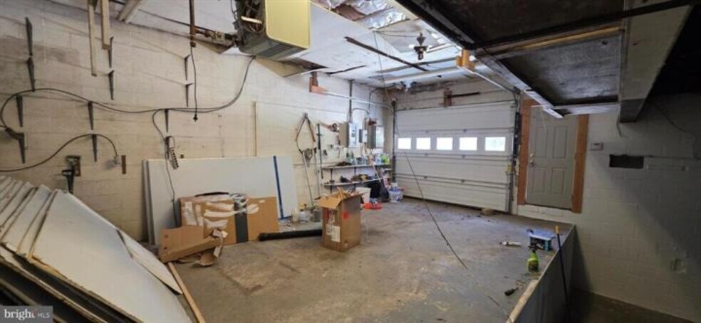 More Photos Of 1413 W Market St, Pottsville Freestanding For Sale