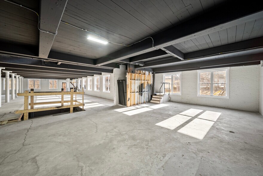 More Photos Of 174 N Main St, Franklin Light Manufacturing For Sale