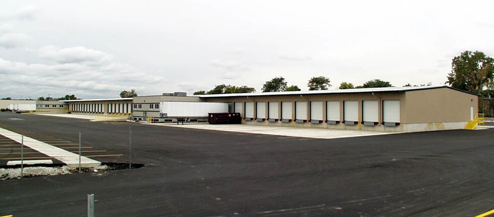 More Photos Of 10100-10120 Virginia Ave, Chicago Ridge Truck Terminal For Lease
