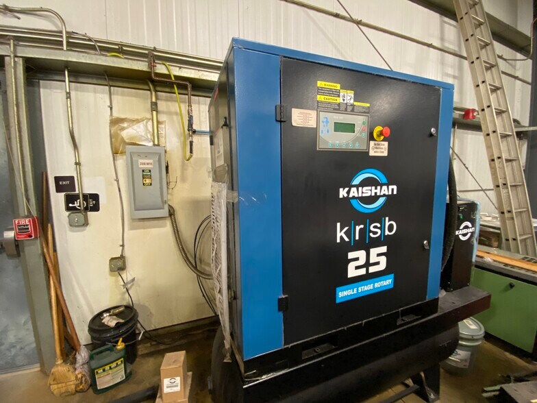 More Photos Of 164 Railroad Dr, Warminster Warehouse For Lease