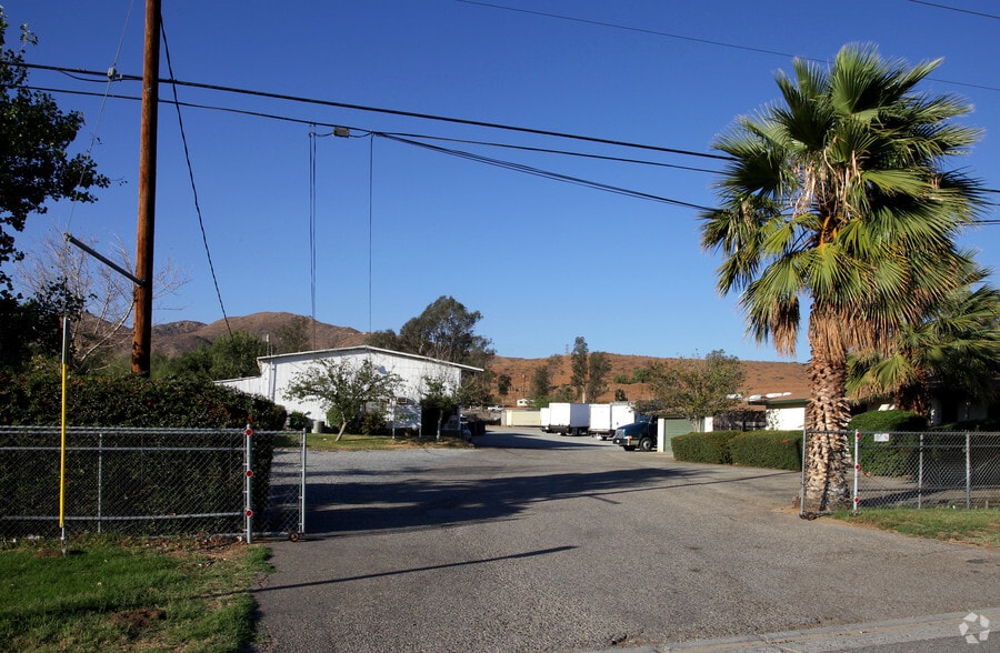 More Photos Of 8551 Mission Blvd, Jurupa Valley Warehouse For Sale