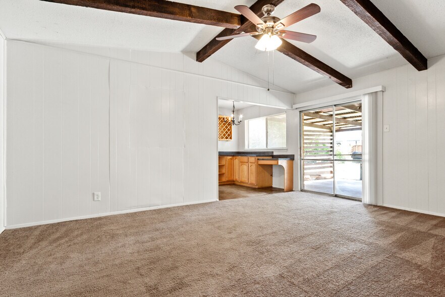 More Photos Of 215 Jasanda Way, Mesquite Specialty For Sale