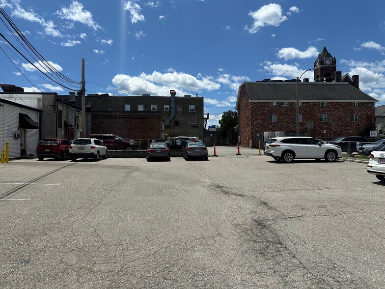 More Photos Of 443-455 Moody St, Waltham Storefront Retail Residential For Lease