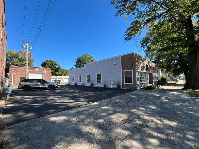 More Photos Of 442-454 Forbes Ave, New Haven Storefront Retail Office For Lease