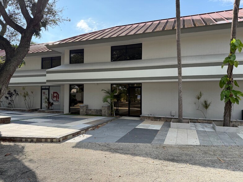 More Photos Of 6401 E Rogers Cir, Boca Raton Light Distribution For Lease