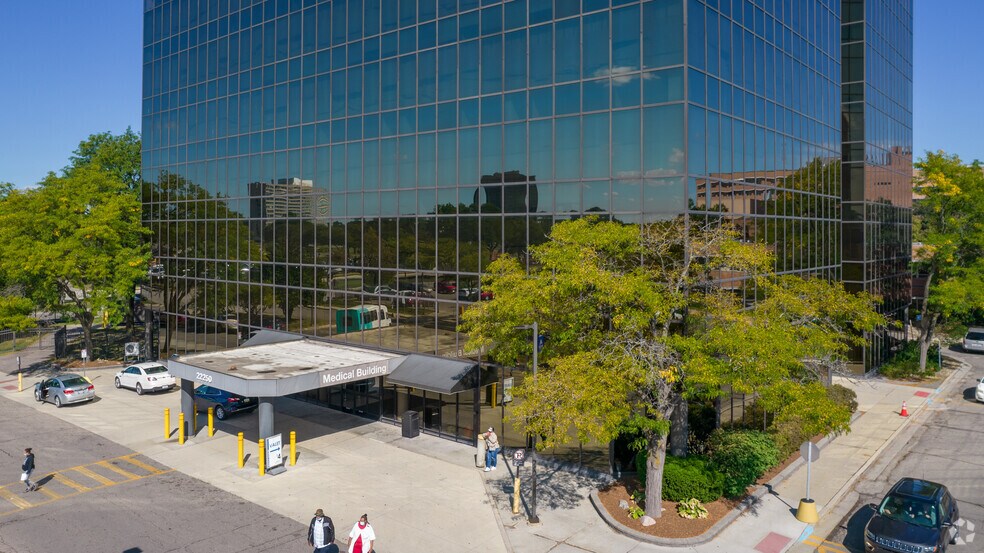 More Photos Of 22250 Providence Dr, Southfield Medical For Lease