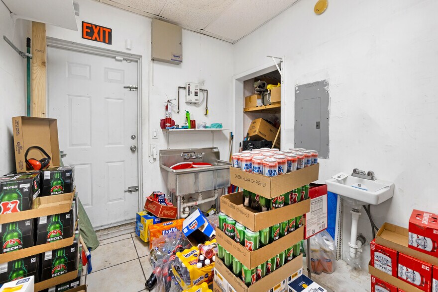 More Photos Of 3160-3158 NW 7th St, Miami Convenience Store For Sale