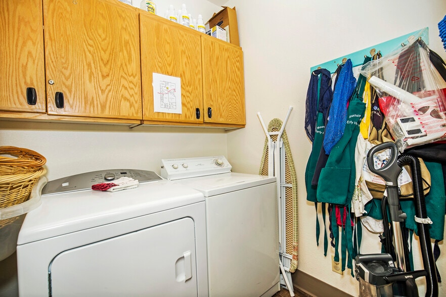 More Photos Of 137 McGhee Rd, Sandpoint Storefront Retail Office For Sale