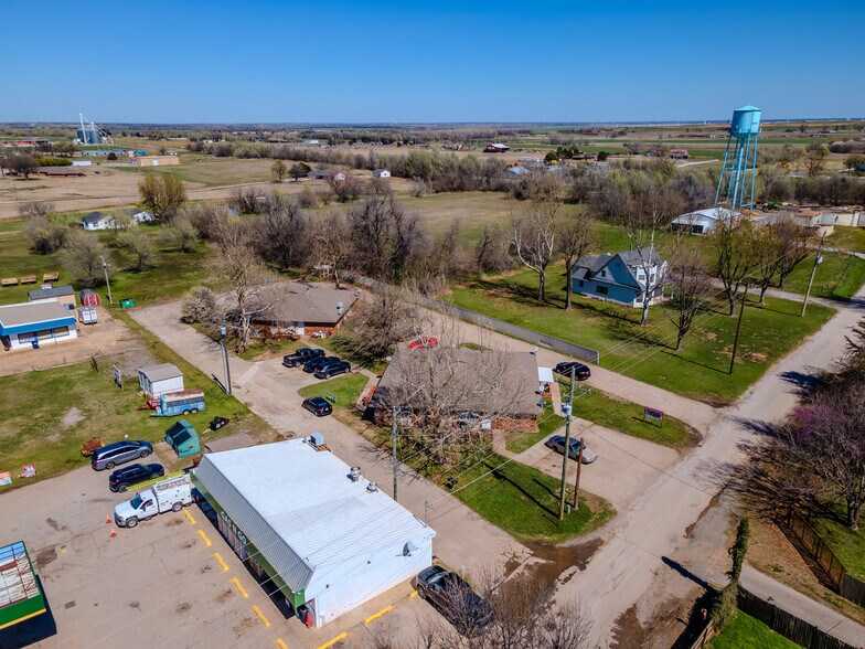 More Photos Of 210 NW North St, Minco Apartments For Sale