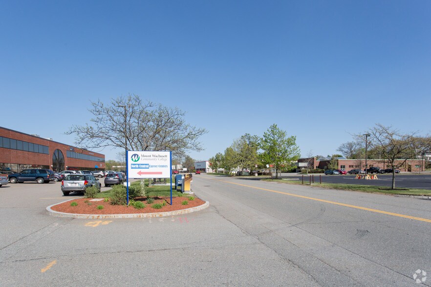 More Photos Of 100 Erdman Way, Leominster Medical For Lease