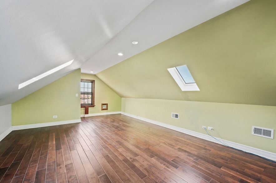 More Photos Of 3100 W 39th Pl, Chicago Multifamily For Sale