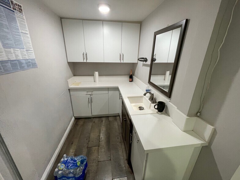 More Photos Of 4900-4906 Lankershim Blvd, North Hollywood Freestanding For Lease