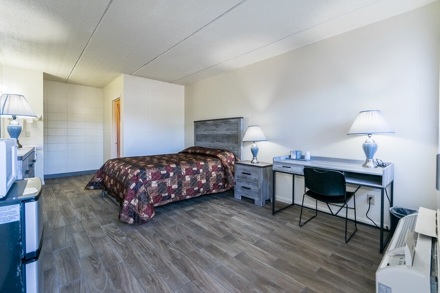 More Photos Of 1500 Airport Rd, Jacksonville Hotel For Sale