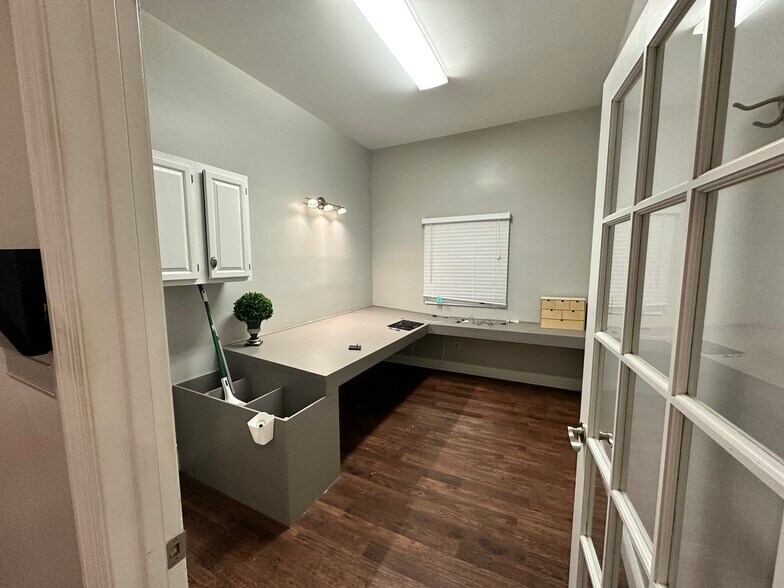 More Photos Of 100 Professional Park Dr, Cumming Office For Lease