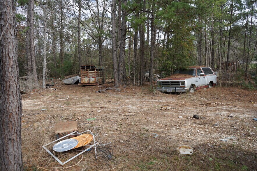 More Photos Of 140 Mosely, Livingston Light Distribution For Sale