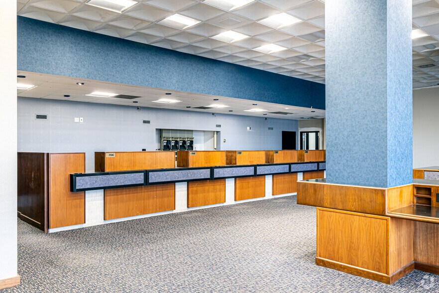 More Photos Of 4240 Blue Ridge Blvd, Kansas City Office For Lease