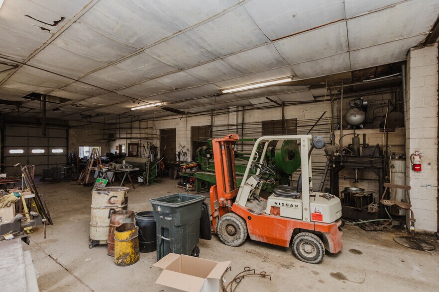 More Photos Of 410 N Commercial Ave, Sedgwick Storefront For Sale