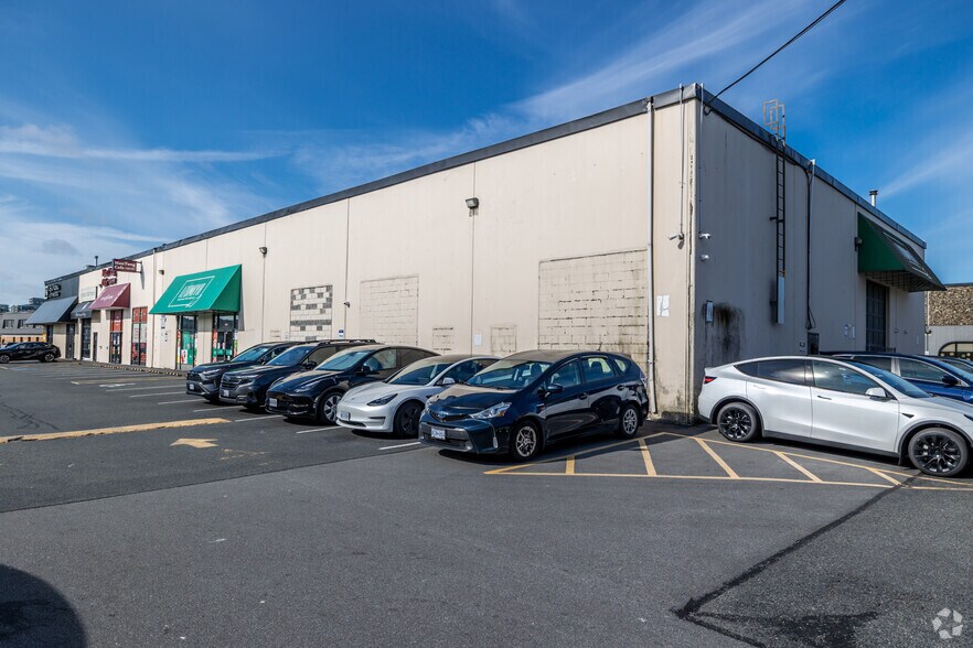 More Photos Of 7971 Alderbridge Way, Richmond Light Distribution For Lease