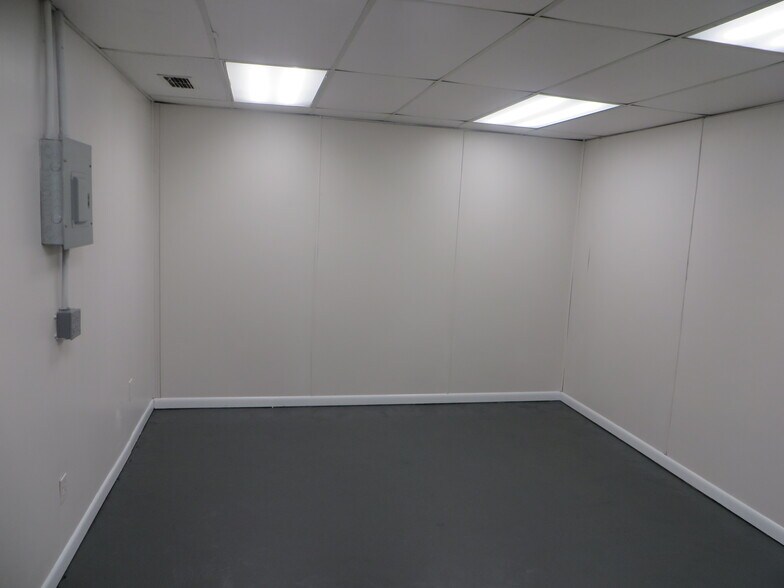 More Photos Of 1008 Pennsylvania Ave, Saint Cloud Storefront Retail Office For Lease