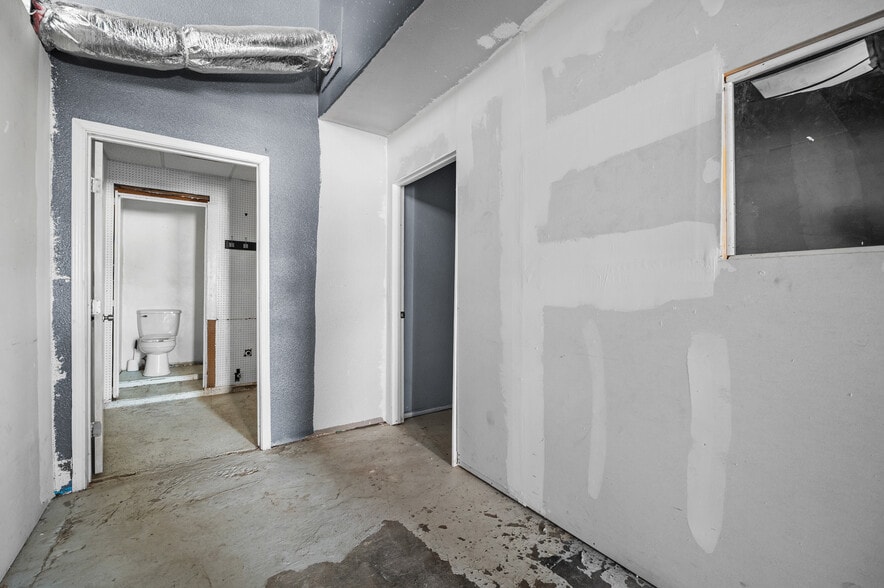 More Photos Of 2423 Palo Alto Rd, San Antonio Convenience Store For Sale