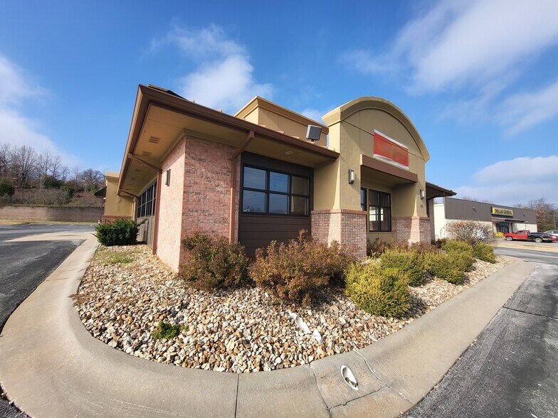 More Photos Of 648 S Neosho Blvd, Neosho Restaurant For Sale