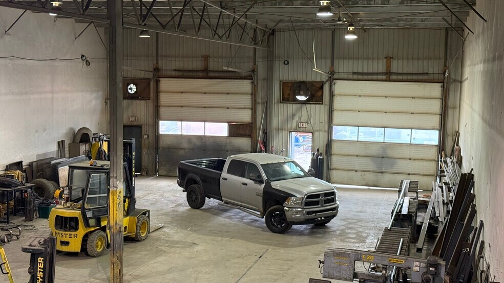More Photos Of 27 Mccool Cres, Crossfield Warehouse For Lease