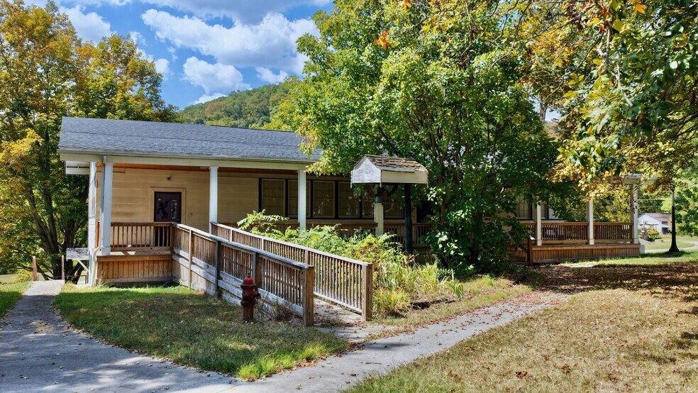 More Photos Of 158 Academy Lane Dr, Pence Springs Hotel For Sale