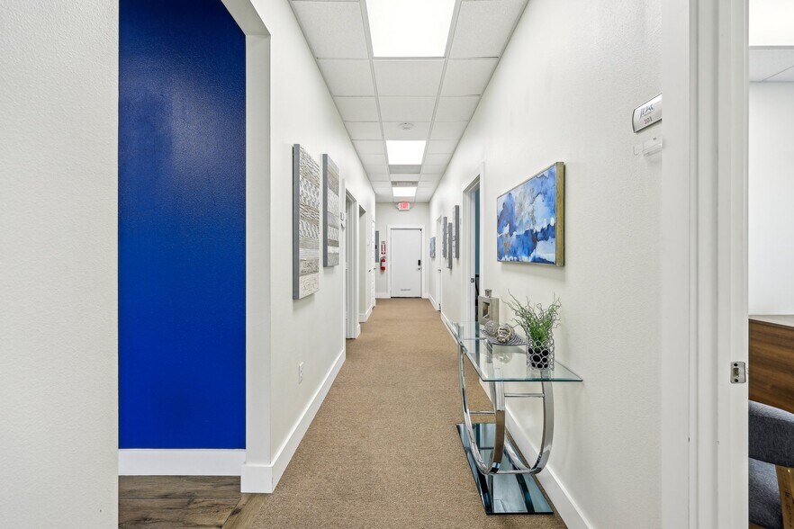 More Photos Of 217 E Debbie Ln, Mansfield Medical For Lease