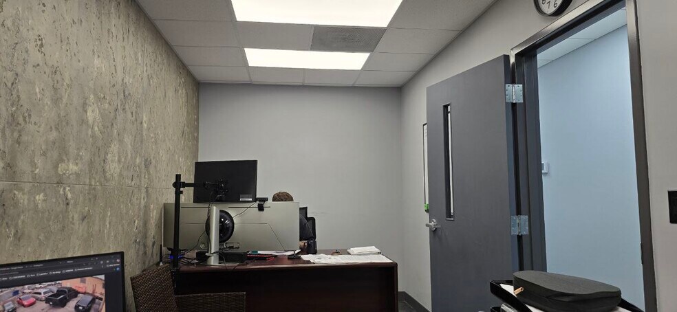 More Photos Of 188 Seegers Ave, Elk Grove Village Flex For Sale