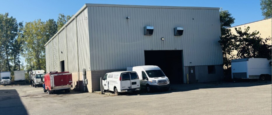 Primary Photo Of 25485 Brest, Taylor Industrial For Lease