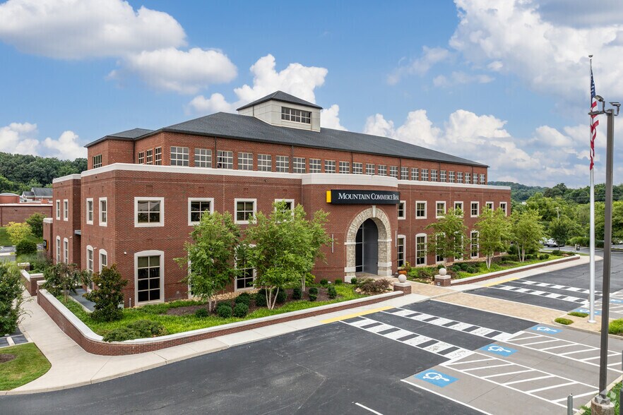 More Photos Of 9950 Kingston Pike, Knoxville Office For Lease