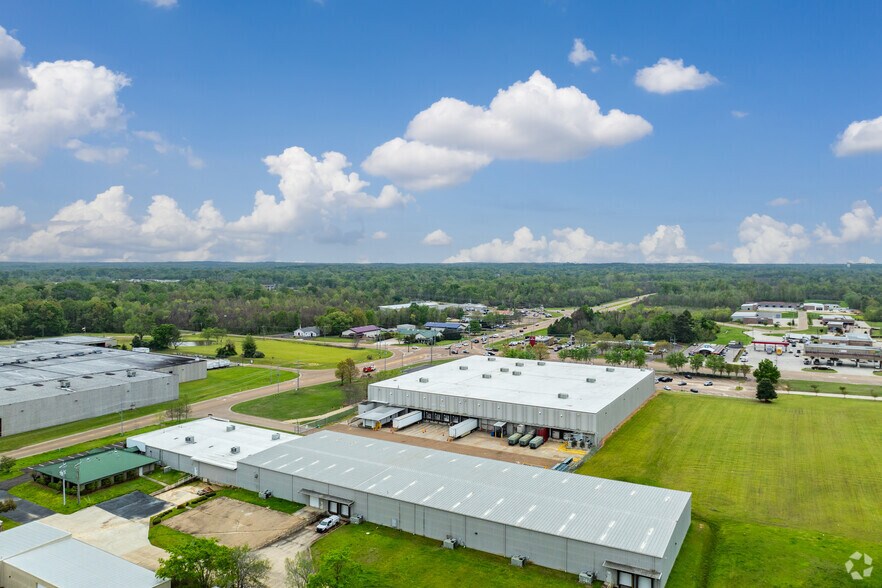More Photos Of 135 Industrial Dr N, Madison Warehouse For Sale