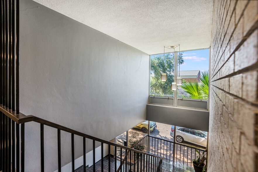 More Photos Of 622 Kempner, Galveston Loft Creative Space For Lease