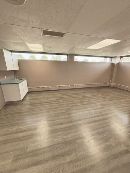 More Photos Of 6789 Ridge Rd, Parma Medical For Lease